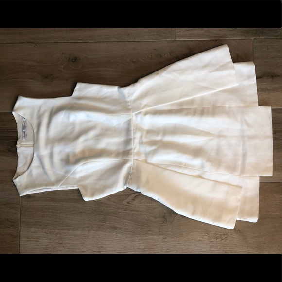 Finders Keepers The Frame Dress in White - Picture 4 of 5